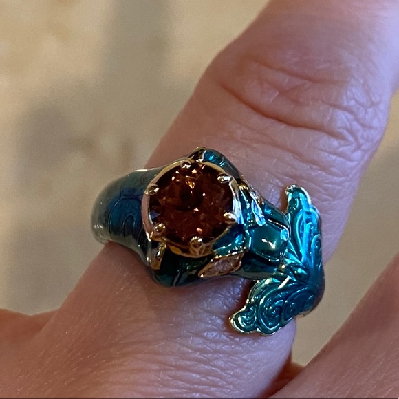 GUCCI Feline 18K Gold Green Enamel Diamond Ring - Picture 4 of 7